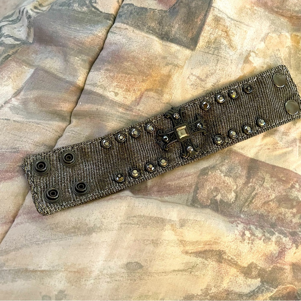 Bracelet with black crystals and cross